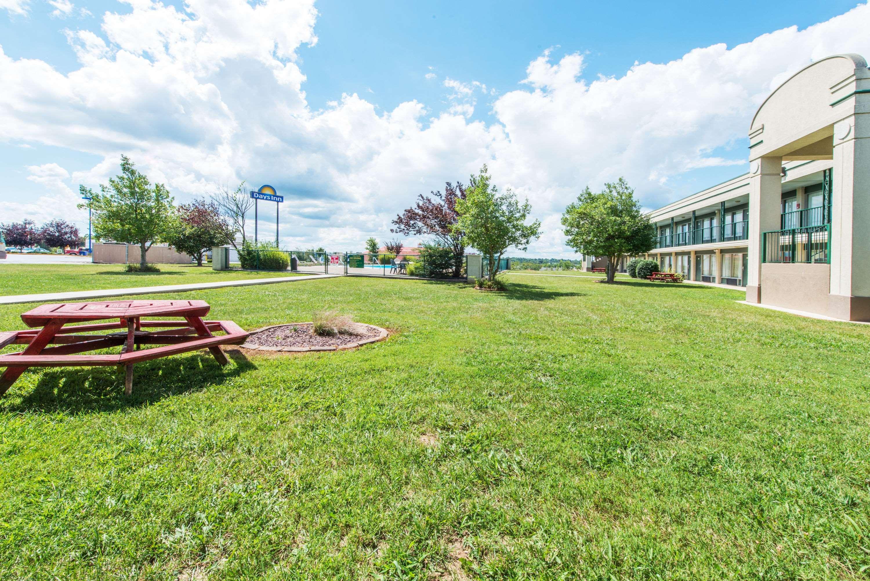 Days Inn By Wyndham Elizabethtown Exterior foto